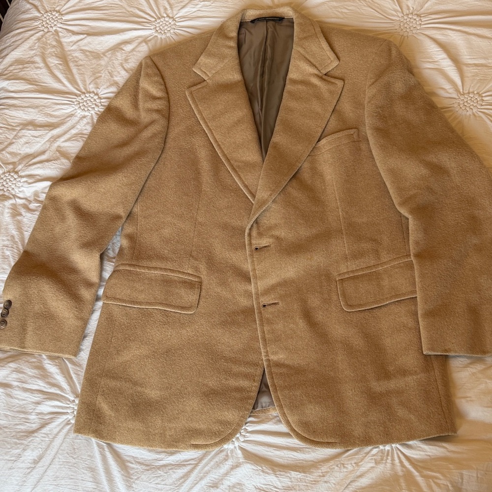 ✅100% CASHMERE Doncaster brand Beige/camel colored men’s  Blazer/sports coat.